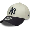 gorra-curva-beige-y-azul-marino-ajustable-9forty-side-script-de-new-york-yankees-mlb-de-new-era
