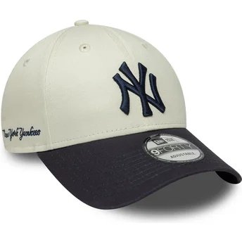 Justerbar beige och marinblå 9FORTY Side Script New York Yankees MLB keps från New Era