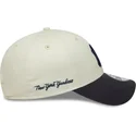 gorra-curva-beige-y-azul-marino-ajustable-9forty-side-script-de-new-york-yankees-mlb-de-new-era
