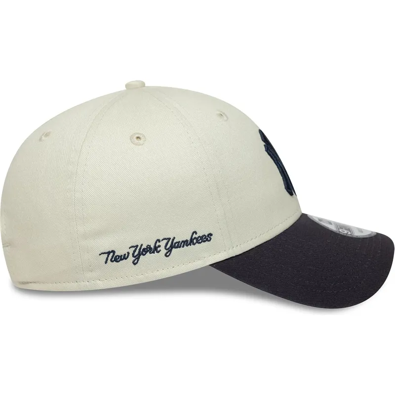 cappellino-curvo-beige-e-blu-marino-regolabile-9forty-side-script-di-new-york-yankees-mlb-di-new-era