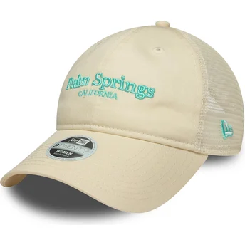 Gorra trucker beige ajustable para mujer 9TWENTY City de Palm Springs Ciudades y Playas de New Era