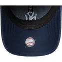 marinebla-justerbar-buet-kasket-til-kvinder-9twenty-denim-fra-new-york-yankees-mlb-fra-new-era