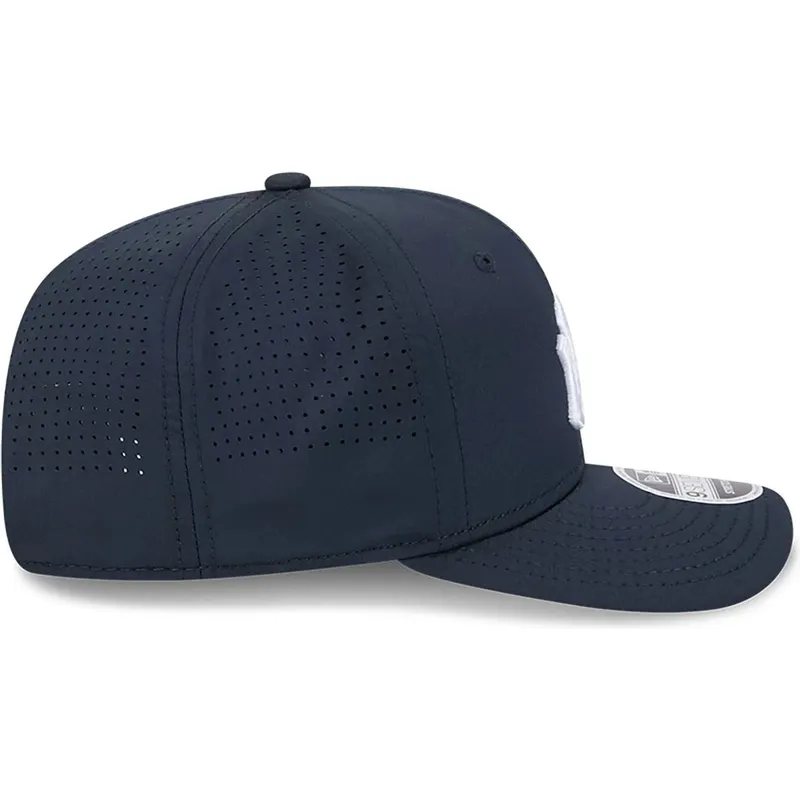 petten-gebogen-marineblauw-snapback-9seventy-stretch-snap-perf-van-new-york-yankees-mlb-van-new-era