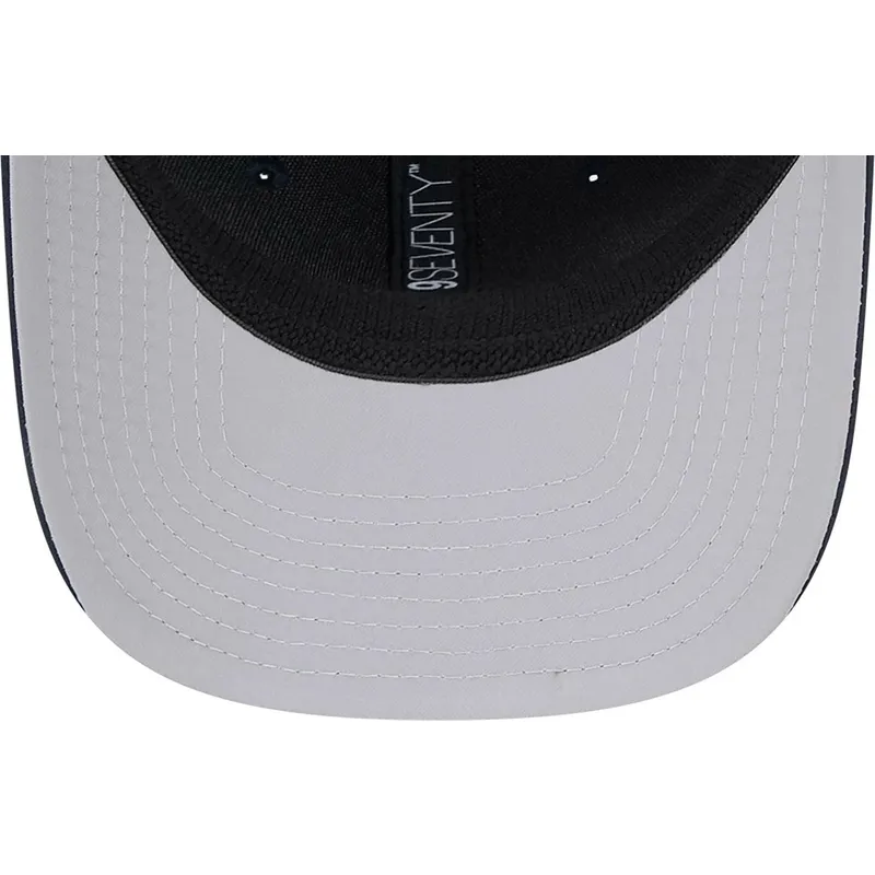 petten-gebogen-marineblauw-snapback-9seventy-stretch-snap-perf-van-new-york-yankees-mlb-van-new-era