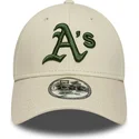 beige-justerbar-keps-med-bojd-skarm-och-gront-logo-9forty-league-essential-oakland-athletics-mlb-fran-new-era