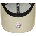 beige-justerbar-keps-med-bojd-skarm-och-gront-logo-9forty-league-essential-oakland-athletics-mlb-fran-new-era