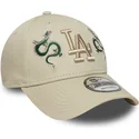 beige-justerbar-bojd-keps-med-beige-logotyp-9forty-icon-dragon-los-angeles-dodgers-mlb-fran-new-era