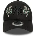 schwarze-verstellbare-kappe-mit-gebogenem-schirm-und-schwarzem-logo-9forty-icon-dragon-der-new-york-yankees-mlb-von-new-era