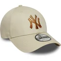 gorra-curva-beige-ajustable-con-logo-marron-9forty-ombre-infill-de-new-york-yankees-mlb-de-new-era