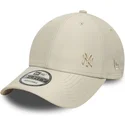 beige-justerbar-buet-kasket-med-beige-logo-9forty-tonal-flawless-af-new-york-yankees-mlb-fra-new-era