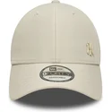 beige-justerbar-buet-kasket-med-beige-logo-9forty-tonal-flawless-af-new-york-yankees-mlb-fra-new-era