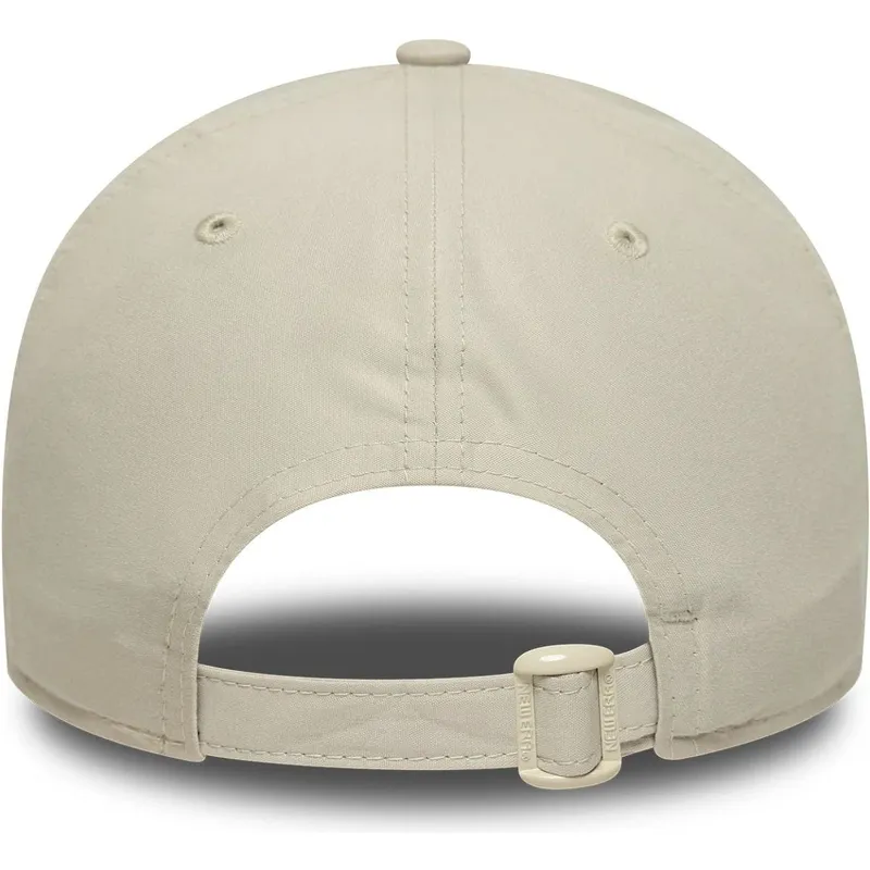 bezowa-regulowana-czapka-z-zakrzywionym-daszkiem-z-bezowym-logo-9forty-tonal-flawless-new-york-yankees-mlb-new-era