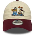 gorra-curva-beige-y-granate-ajustable-9twenty-de-garfield-y-odie-de-new-era