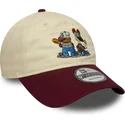 gorra-curva-beige-y-granate-ajustable-9twenty-de-garfield-y-odie-de-new-era