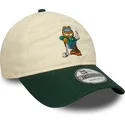 justerbar-beige-och-gron-bojd-keps-9twenty-med-garfield-fran-new-era