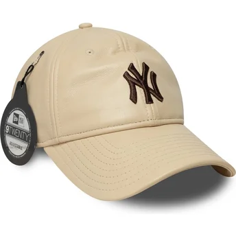 Cappellino beige con visiera curva regolabile e logo marrone 9TWENTY Leather dei New York Yankees MLB di New Era
