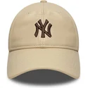 beige-verstellbare-curved-cap-mit-braunem-logo-9twenty-leather-der-new-york-yankees-mlb-von-new-era