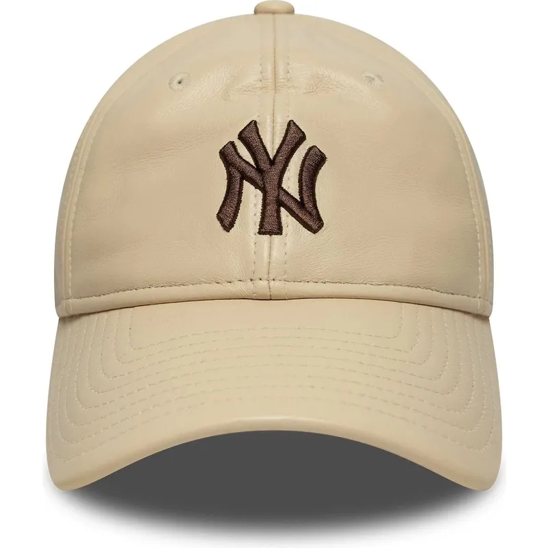 petten-gebogen-beige-verstelbare-band-marron-9twenty-leather-van-new-york-yankees-mlb-van-new-era