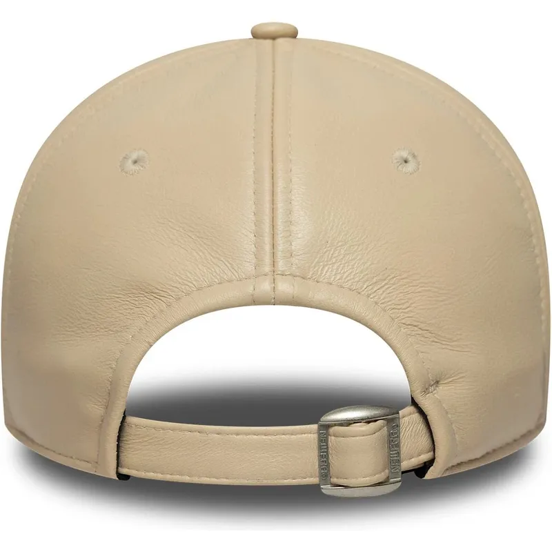 petten-gebogen-beige-verstelbare-band-marron-9twenty-leather-van-new-york-yankees-mlb-van-new-era