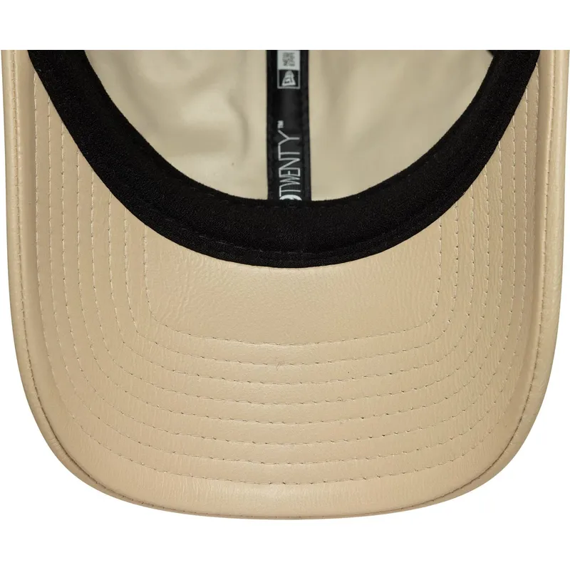 petten-gebogen-beige-verstelbare-band-marron-9twenty-leather-van-new-york-yankees-mlb-van-new-era