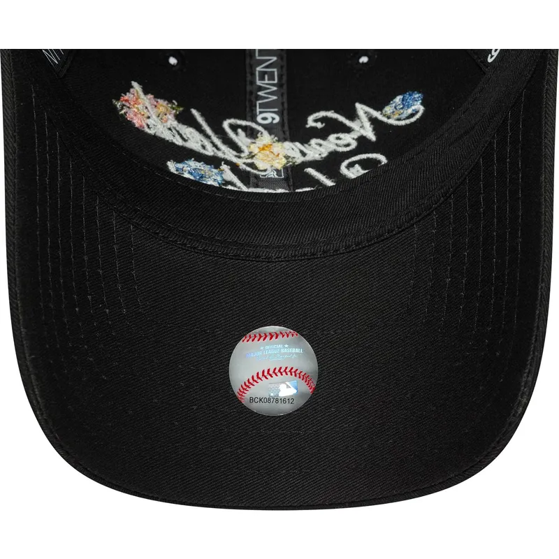 sort-justerbar-curved-kasket-til-kvinder-9forty-floral-script-fra-new-york-yankees-mlb-fra-new-era