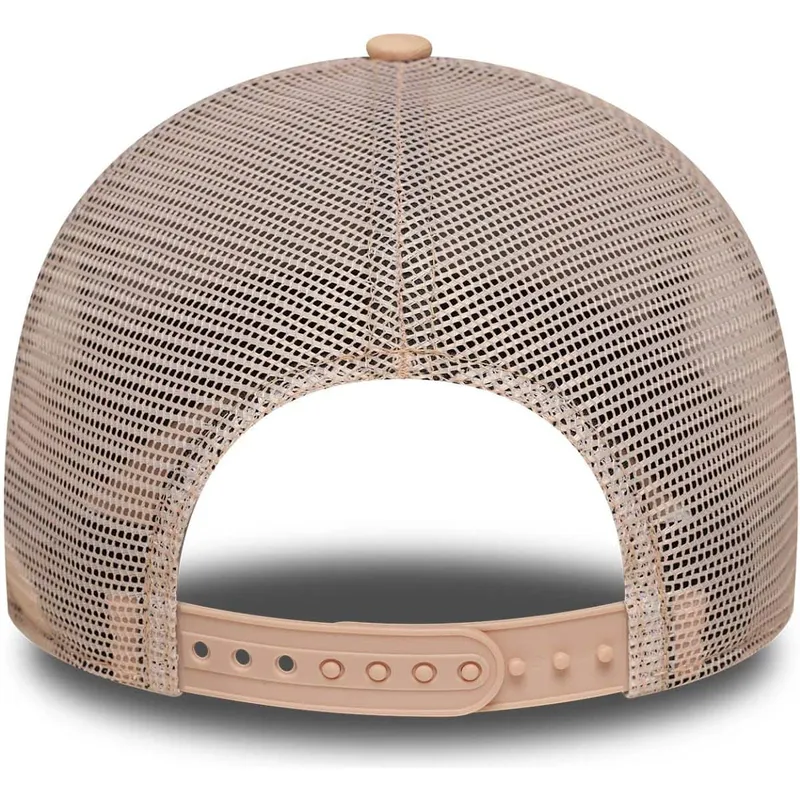 lyserod-trucker-kasket-til-kvinder-a-frame-city-new-york-fra-new-era