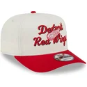 bezowo-czerwona-czapka-z-daszkiem-typu-snapback-9fifty-a-frame-chainstitch-detroit-red-wings-nhl-marki-new-era