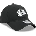 petten-gebogen-zwart-verstelbare-band-9twenty-stamp-van-chicago-blackhawks-nhl-van-new-era