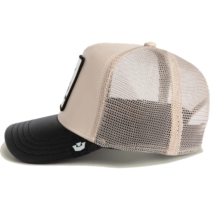 beige-og-sort-trucker-kasket-ged-him-courtside-the-farm-fra-goorin-bros