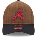 braune-und-marineblaue-verstellbare-curved-cap-9twenty-a-frame-wool-pinstripe-der-atlanta-braves-mlb-von-new-era