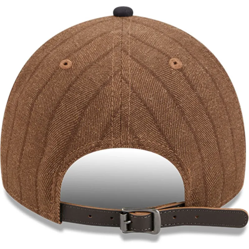cappellino-curvo-marrone-e-blu-marino-regolabile-9twenty-a-frame-wool-pinstripe-di-boston-red-sox-mlb-di-new-era
