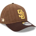 verstellbare-braune-9twenty-a-frame-wool-pinstripe-kappe-der-san-diego-padres-mlb-von-new-era