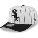 gorra-curva-blanca-y-negra-snapback-9fifty-a-frame-satin-pinstripe-de-chicago-white-sox-mlb-de-new-era