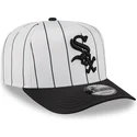 czapka-z-daszkiem-zakrzywionym-biala-i-czarna-snapback-9fifty-a-frame-satin-pinstripe-chicago-white-sox-mlb-od-new-era