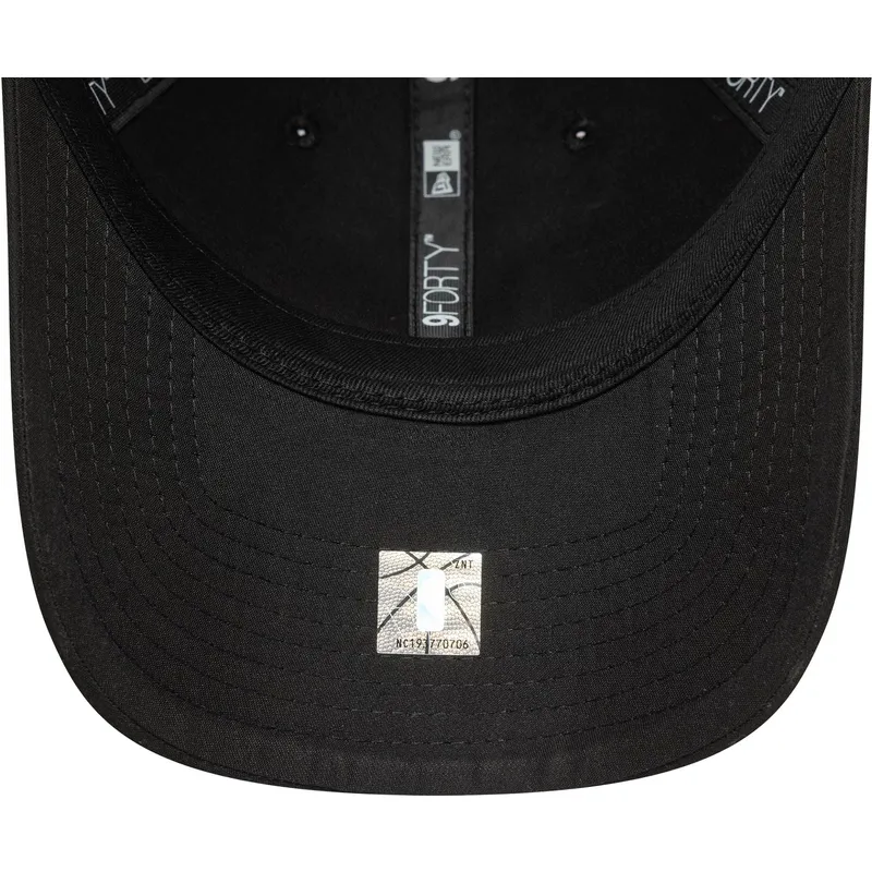 petten-gebogen-zwart-verstelbaar-9forty-pin-van-chicago-bulls-nba-van-new-era