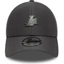 petten-gebogen-grijs-verstelbare-band-9forty-pin-van-los-angeles-lakers-nba-van-new-era
