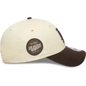 gorra-curva-beige-y-marron-ajustable-9forty-side-patch-de-los-angeles-dodgers-mlb-de-new-era