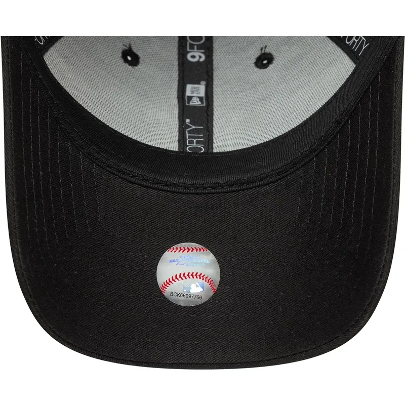 petten-gebogen-zwart-verstelbaar-9forty-outline-van-new-york-yankees-mlb-van-new-era
