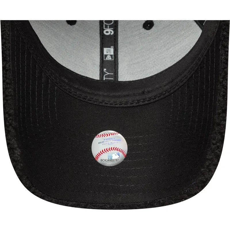 justerbar-svart-bojd-keps-9forty-winter-borg-new-york-yankees-mlb-fran-new-era