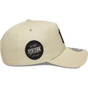 beige-gebogener-snapback-9forty-e-frame-side-patch-cap-der-new-york-yankees-mlb-von-new-era