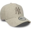 beige-bojd-snapbackkeps-med-logotyp-beige-9forty-e-frame-melton-new-york-yankees-mlb-fran-new-era