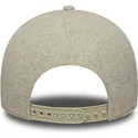 cappellino-beige-snapback-con-visiera-curva-e-logo-beige-9forty-e-frame-melton-dei-new-york-yankees-mlb-di-new-era