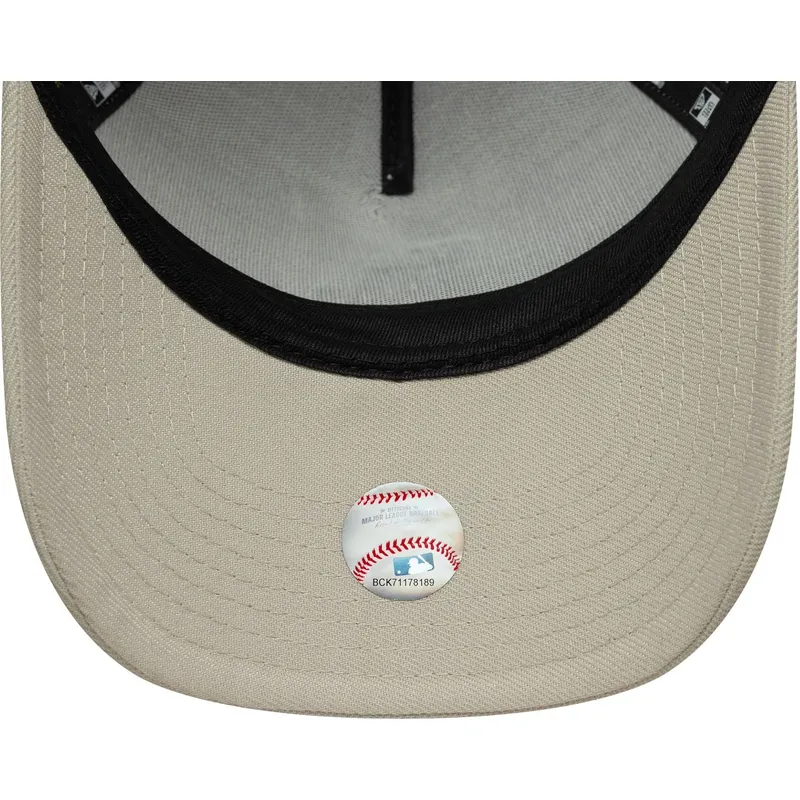 beige-gebogene-snapback-kappe-mit-beigem-logo-9forty-e-frame-tonal-icon-der-los-angeles-dodgers-mlb-von-new-era