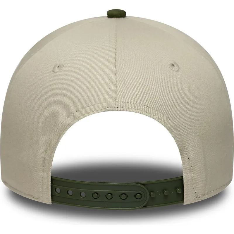 petten-gebogen-camouflage-snapback-9forty-e-frame-camo-patch-van-new-era