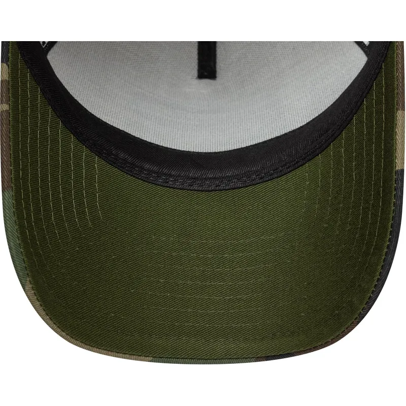 petten-gebogen-camouflage-snapback-9forty-e-frame-camo-patch-van-new-era