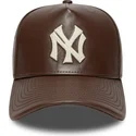 brazowa-regulowana-czapka-z-daszkiem-9forty-e-frame-img-leather-new-york-yankees-mlb-new-era