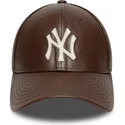 brazowa-regulowana-czapka-z-daszkiem-9forty-m-crown-img-leather-new-york-yankees-mlb-new-era