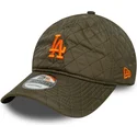 gron-justerbar-kurvad-keps-med-orange-logotyp-9twenty-quilted-fran-los-angeles-dodgers-mlb-av-new-era