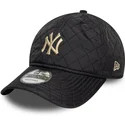 cappello-nero-regolabile-con-visiera-curva-e-logo-beige-9twenty-quilted-dei-new-york-yankees-mlb-di-new-era