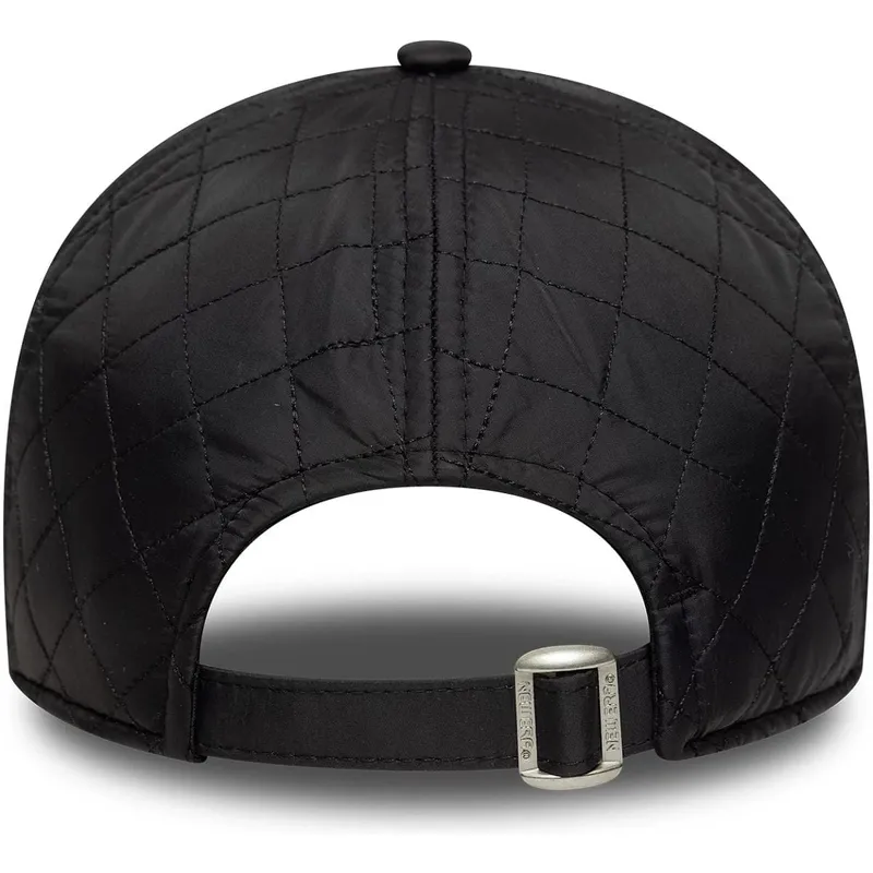 schwarze-verstellbare-curved-cap-mit-beigem-logo-9twenty-quilted-der-new-york-yankees-mlb-von-new-era